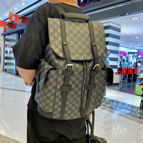 lv男背包